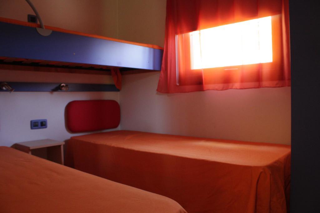 Camping I Melograni Marina Di Bibbona Habitación foto